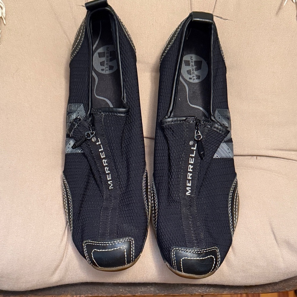 Merrell Black Slip-On Zippered shoes
